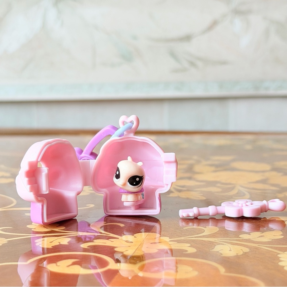 Littlest Pet Shop Mini LPS Teensies Lock Key Mushroom Keychain Pink Turtle